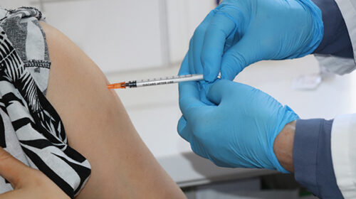 قواعد كورونا الجديدة: التطعيم ليس إجبارياً – لكن هناك قيود على الأشخاص غير المطعمين