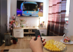 با تماشای تلویزیون یک زبان خارجی را به طور خودکار بیاموزید