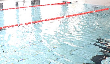 دروس سباحة مجانية للأطفال